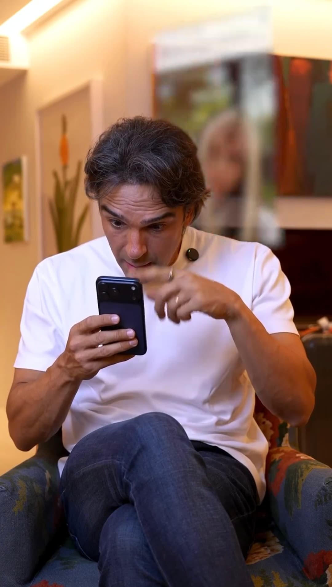 (Vídeo)"Que nem zumbi": Tadeu Schmidt revela vício em celular e faz alerta aos seguidores