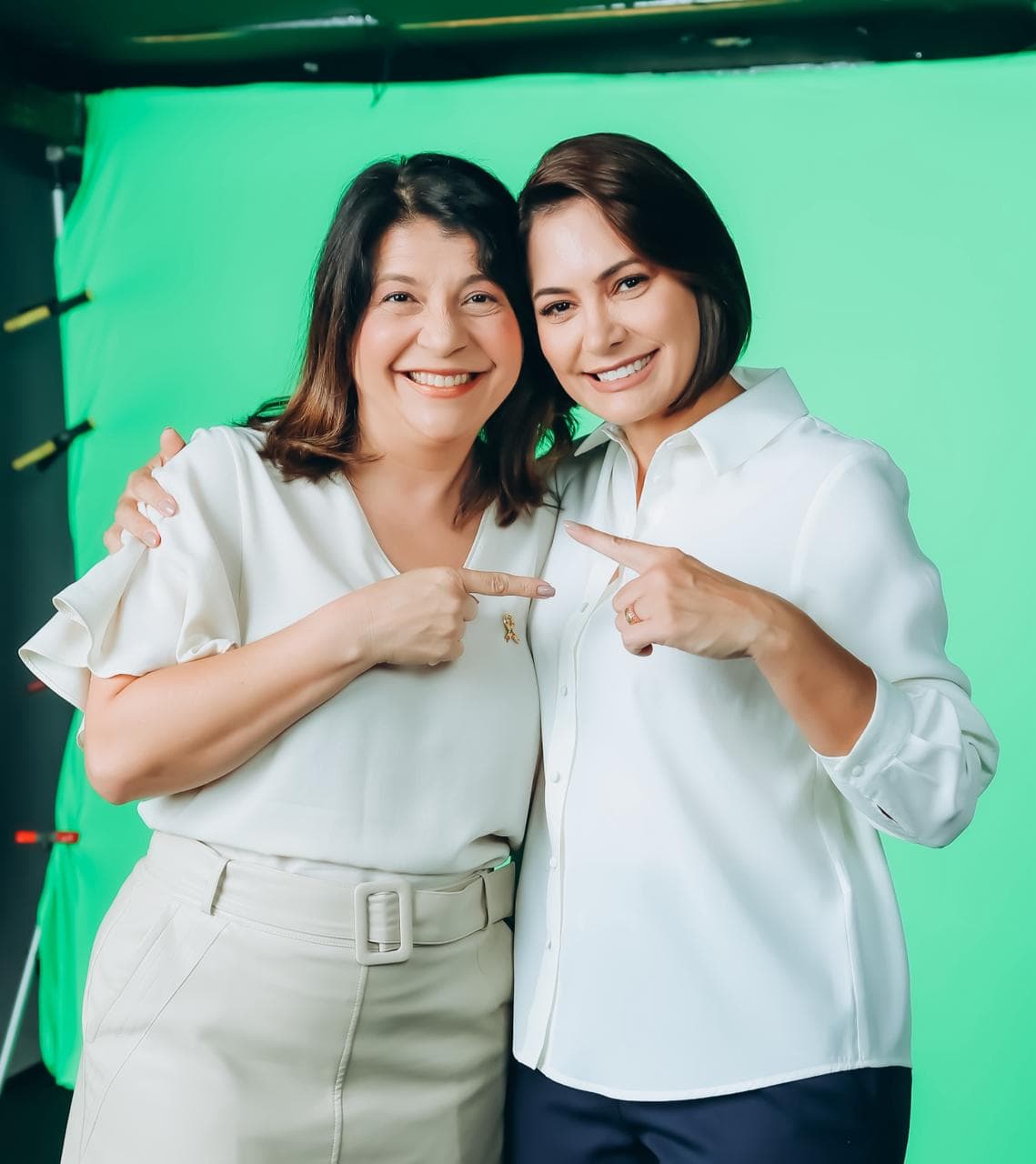 Michelle Bolsonaro grava programa eleitoral pedindo voto para Carla Dickson