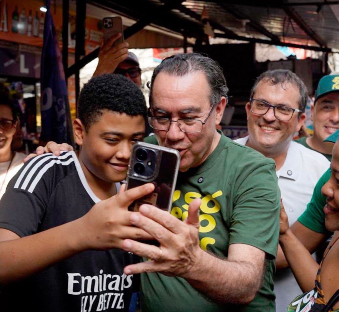 Apoiadores de Augusto Cury realizam mobilização com adesivaço em Natal/RN neste domingo