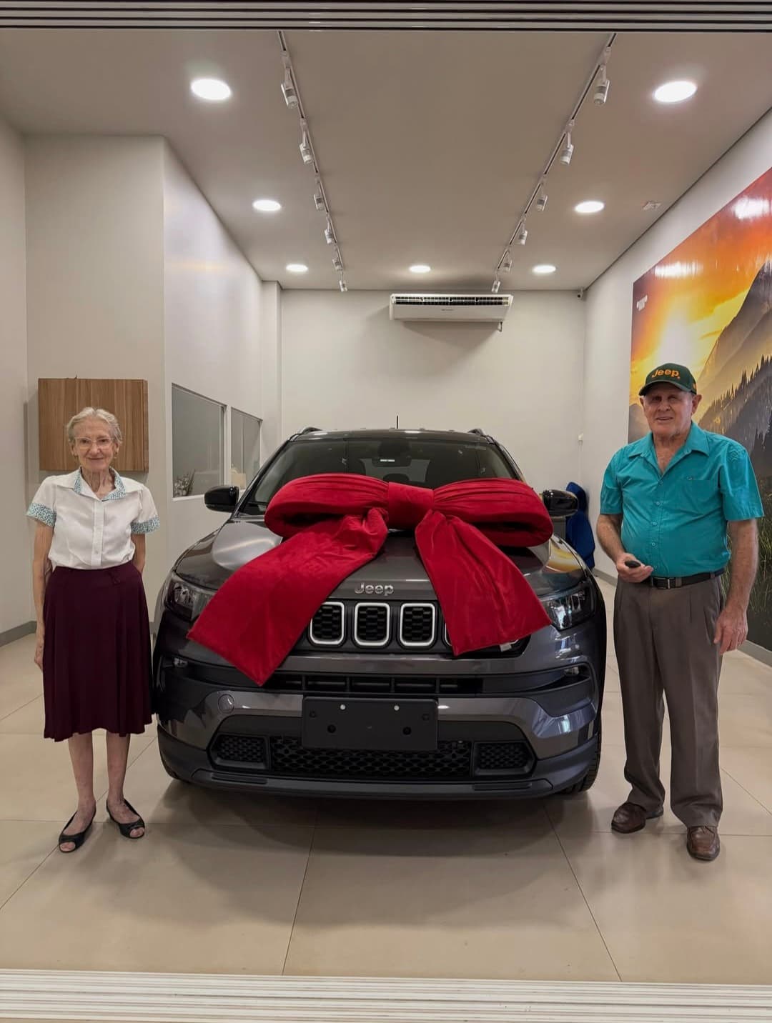 Sonho realizado: casal de idosos conquista o primeiro carro zero após anos de dedicação
