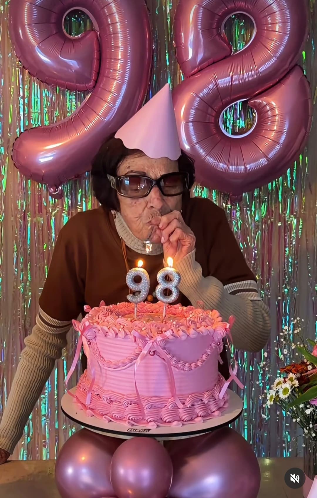 (Vídeo)Família prepara festa surpresa para idosa com demência que completou 98 anos