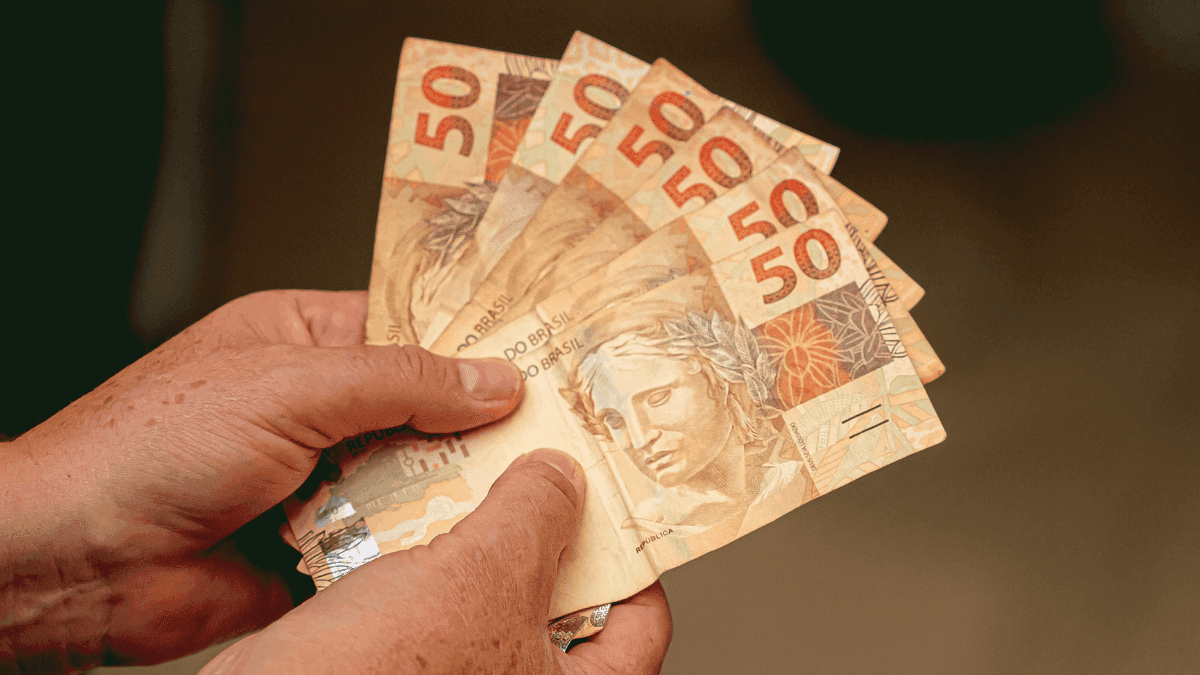 Salário mínimo de 2027 tem acréscimo de R$ 120 em nova projeção do governo; veja valor atualizado