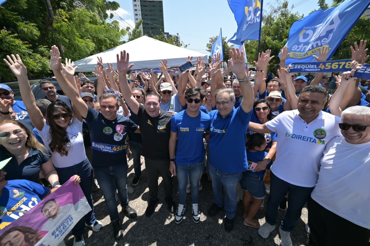 Álvaro Dias mobiliza Natal em grande adesivaço ao lado de Paulinho Freire, candidatos a deputado e grandes lideranças da capital