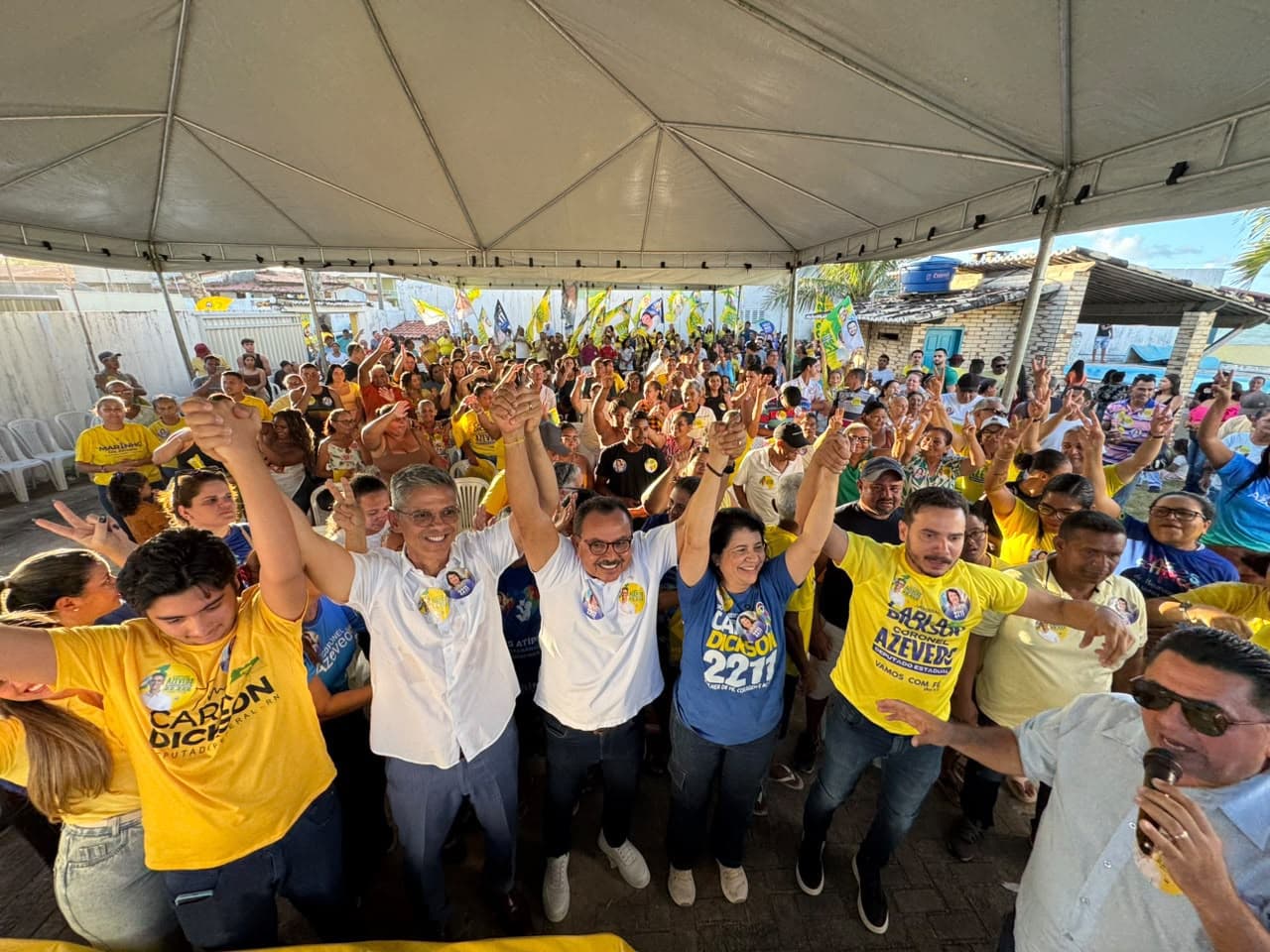 Carla Dickson reúne multidão em Barra de Maxaranguape com apoio do vereador Marinho e do ex-prefeito Saturnino