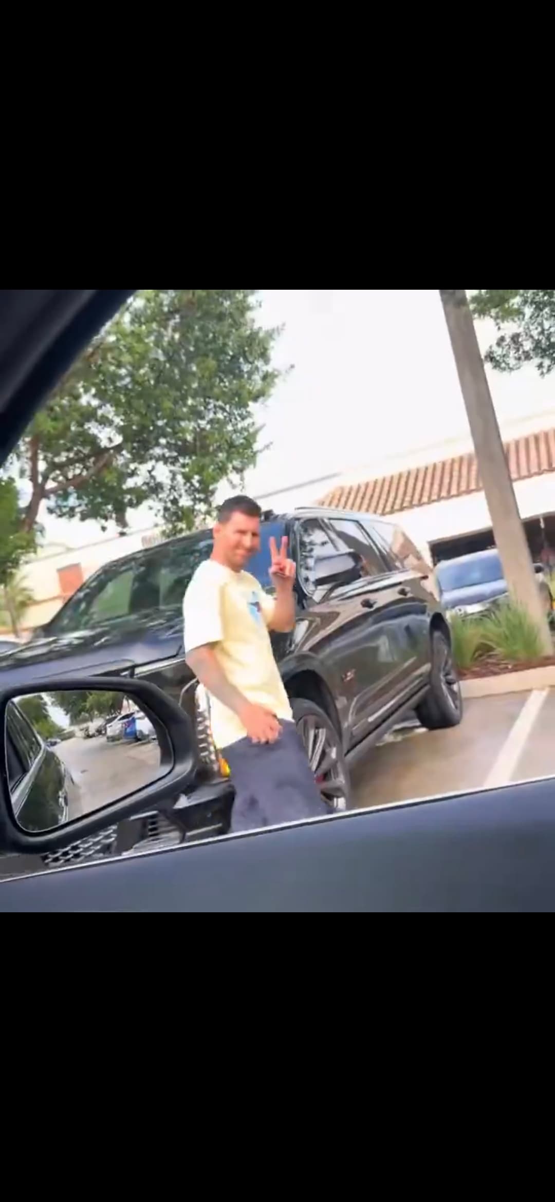 (Vídeo)Messi é visto circulando tranquilamente com os filhos em Miami sem a presença de seguranças