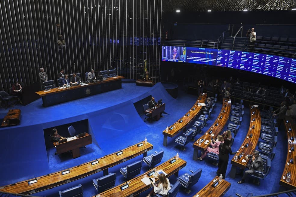 Senado deve votar nesta quarta PEC que acaba com a escala 6x1