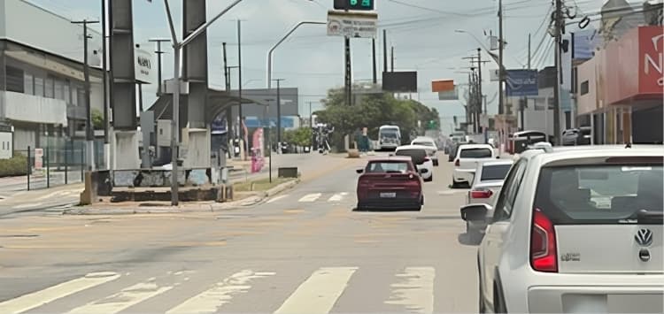 Campanha de rua em Natal tem grande quantidade de fly banners e poucos carros adesivados