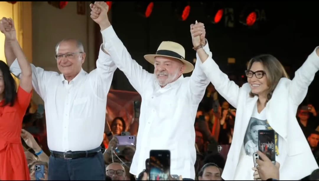 (Video)Presidente Lula chega com Janja à convenção do PT para homologar sua candidatura à reeleição