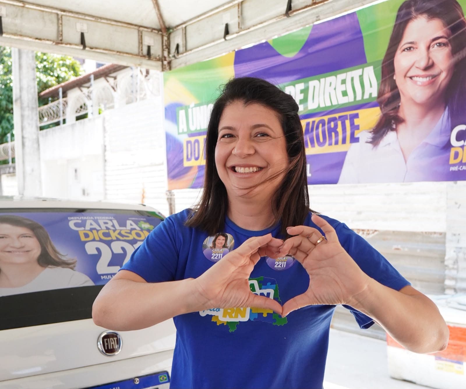 Adesivaço nas zonas Norte e Sul de Natal marca largada da campanha da deputada Carla Dickson