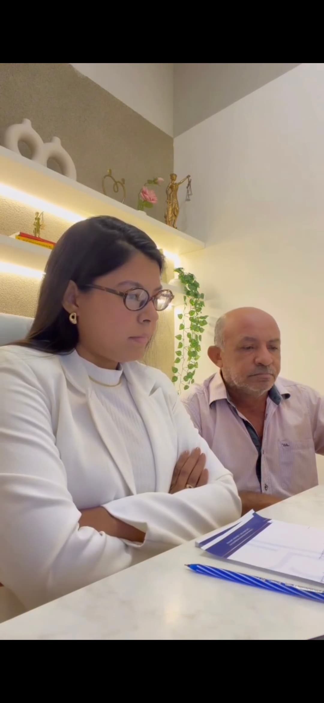 (Vídeo)Advogada Piauiense emociona ao representar o próprio pai em audiência por aposentadoria rural: "Depois de muita luta, nos formamos"