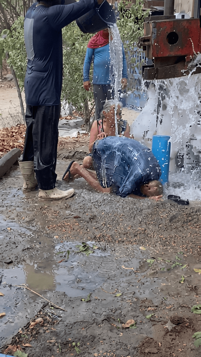 [VÍDEO]Casal de idosos comemora a chegada de água após perfuração de poço no sertão