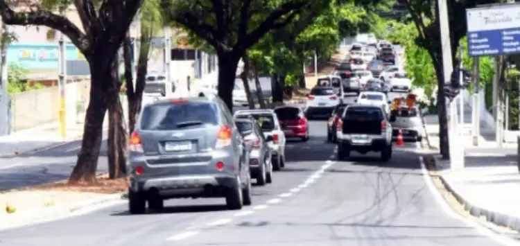 Famoso por postar vídeos 'dando grau' de moto, influenciador sofre acidente  na Zona Leste de SP; um adolescente morreu, São Paulo